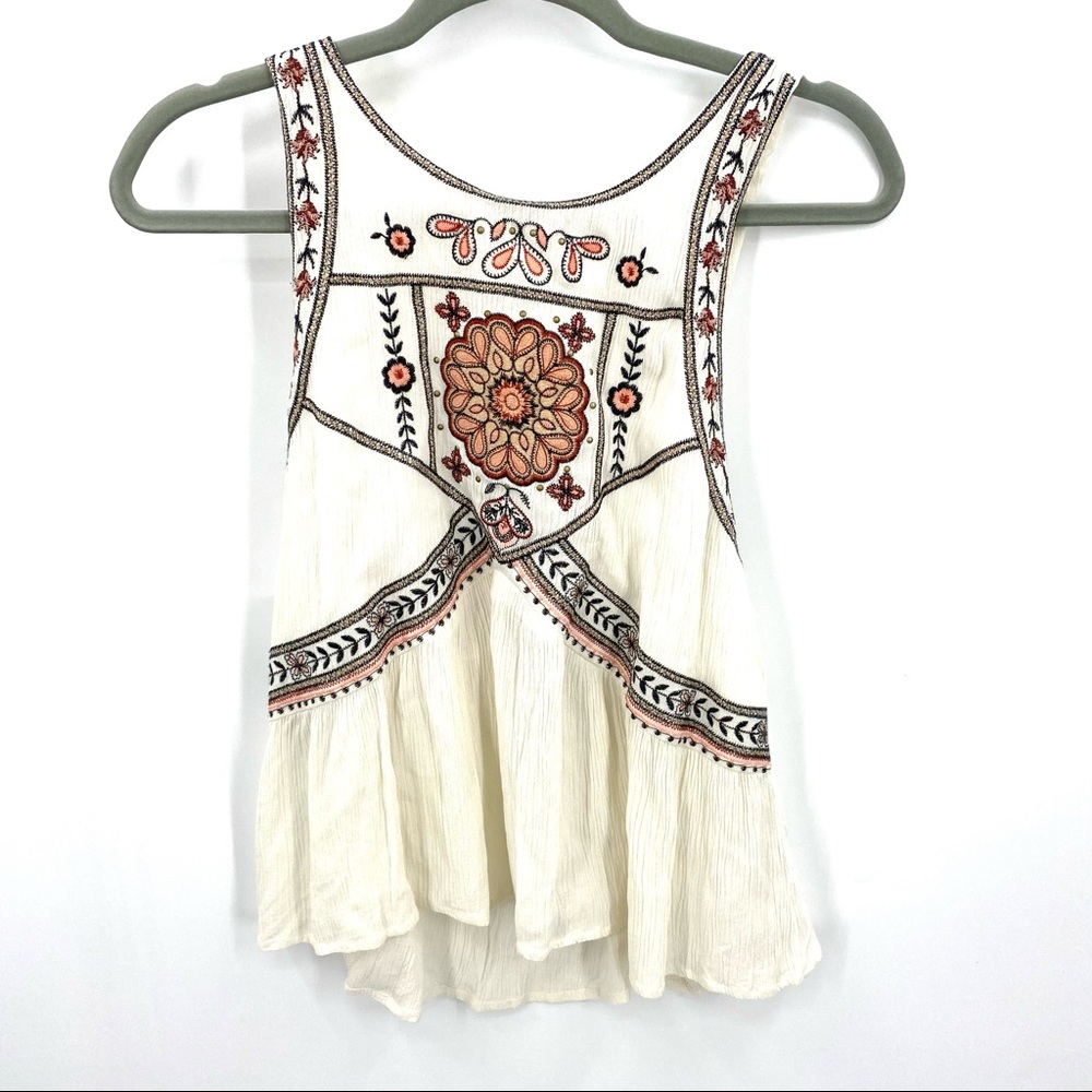 XILERATION Beautifully embroidered Sleeveless top 🎁